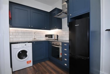 1 bed flat, Addison Road, Flat 1, North Hill, Plymouth, PL48LL - Image 2